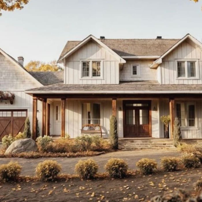 A custom home with white siding in mobile alabama